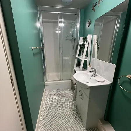Apartment Stylish Flat With Parking, Stones Throw To The Filey