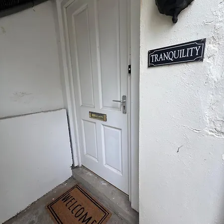 Stylish Flat With Parking, Stones Throw To The
