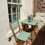 Stylish Flat With Parking, Stones Throw To The شقة