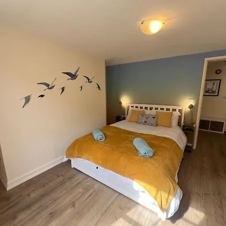 Stylish Flat With Parking, Stones Throw To The *