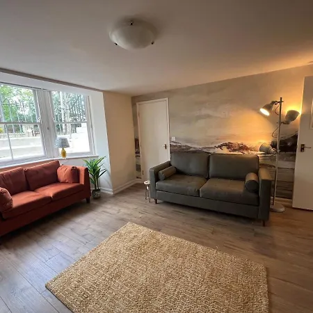 Stylish Flat With Parking, Stones Throw To The شقة