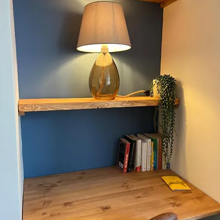 شقة Stylish Flat With Parking, Stones Throw To The *