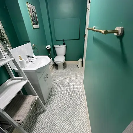 Stylish Flat With Parking, Stones Throw To The *