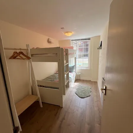 Stylish Flat With Parking, Stones Throw To The