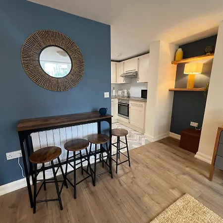 Stylish Flat With Parking, Stones Throw To The *