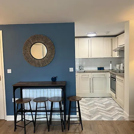 Stylish Flat With Parking, Stones Throw To The アパート *