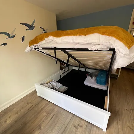 Stylish Flat With Parking, Stones Throw To The شقة Filey